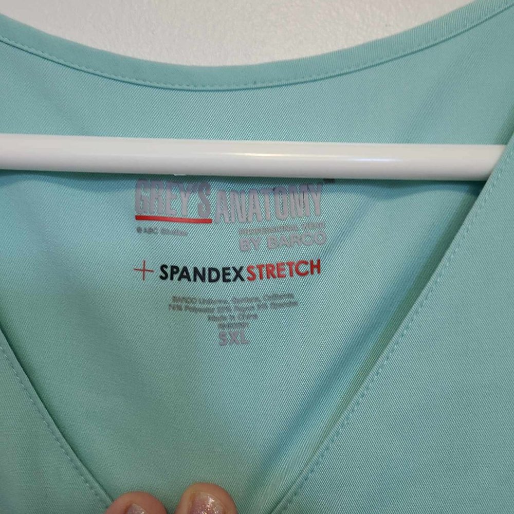 Plus Size Scrub Top - Picture 4 of 5